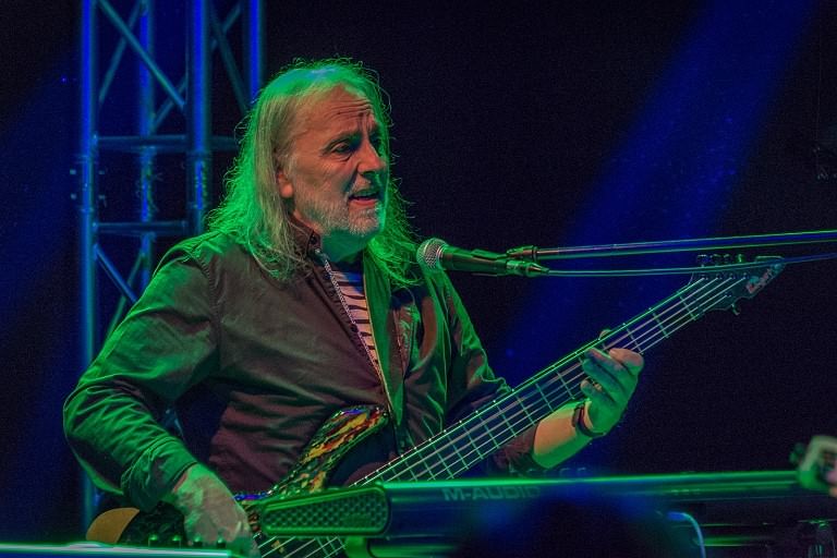 Roger Weitz: Bass, Keyboards, Mandoline, Percussion, Backing Vocals